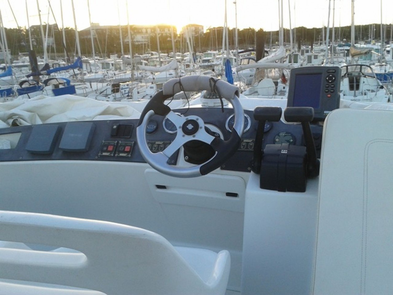 slider 4 Beneteau Antares 980 Fly